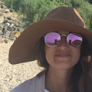 Meet your Posher, Jaclynn